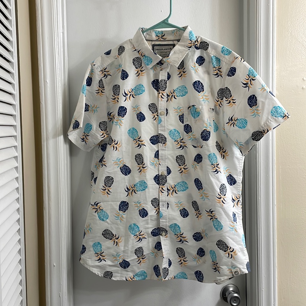 Super cute pineapple button down!